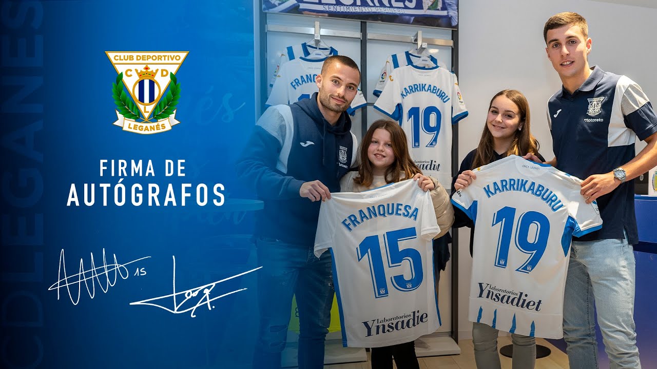 🥰 Karrikaburu y Franquesa firman autógrafos en Legastore 🖋