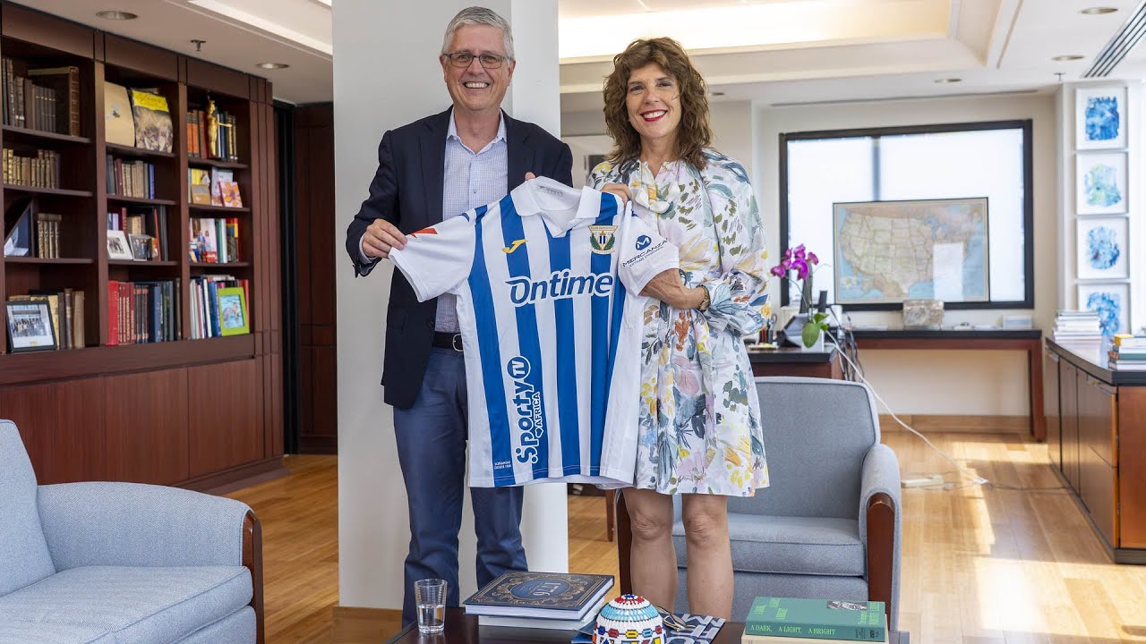 📹🤝 El presidente del C.D. Leganés, Jeff Luhnow, visita la embajada de España en Estados Unidos 🇺🇸